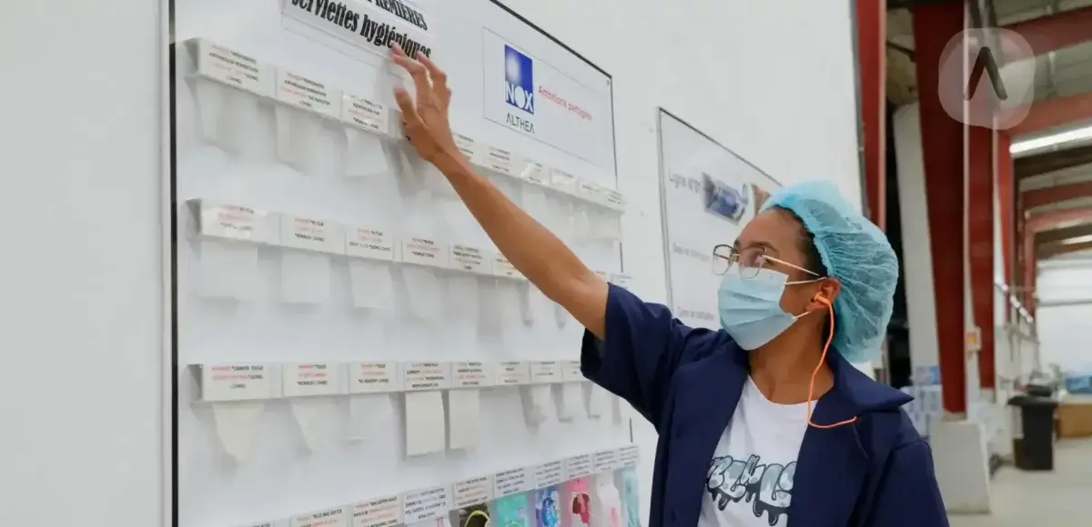 Une employée d'usine chez NOX Madagascar